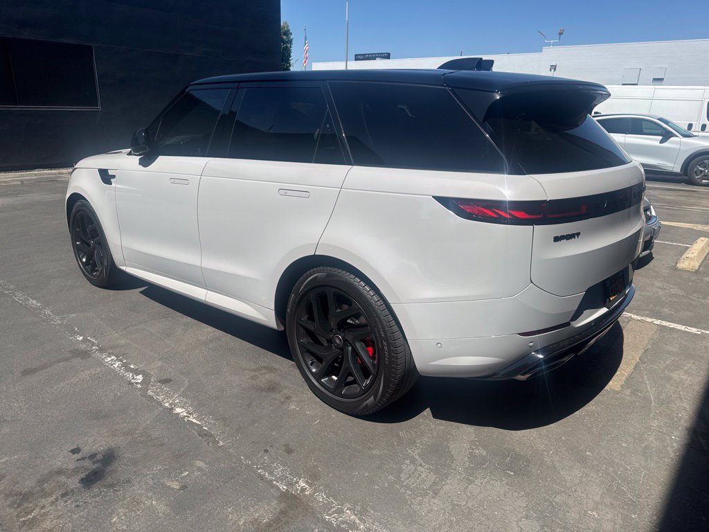 Used 2023 Land Rover Range Rover Sport SE Dynamic AWD/4WD image 4