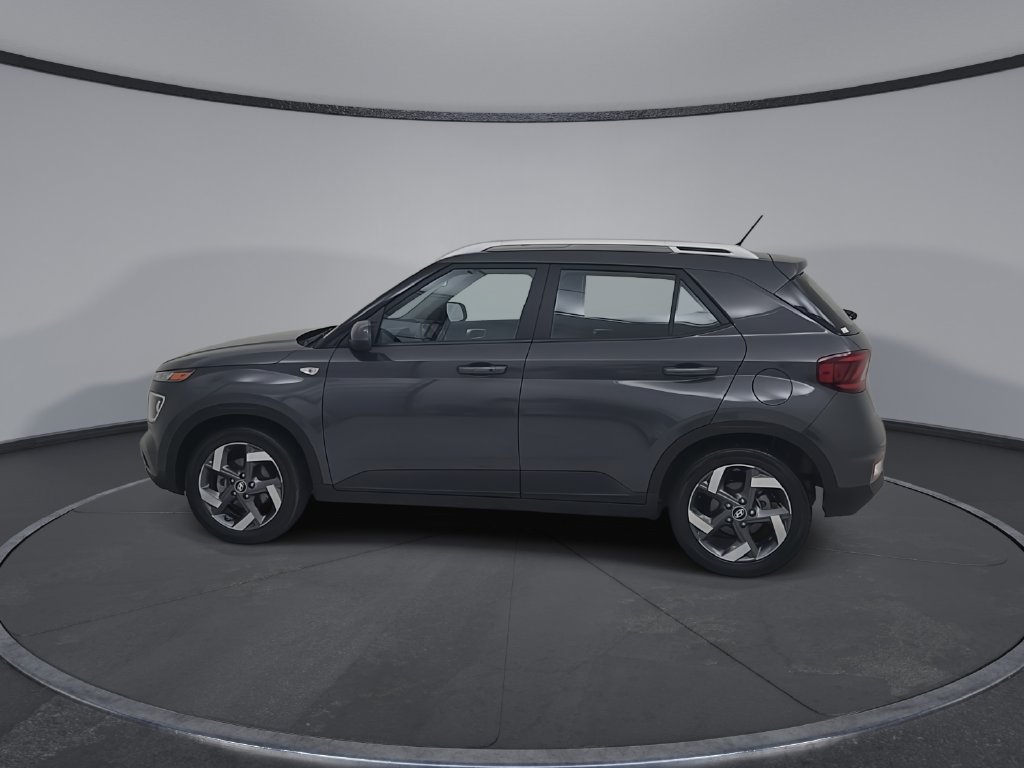 Used 2025 Hyundai Venue SEL FWD image 9