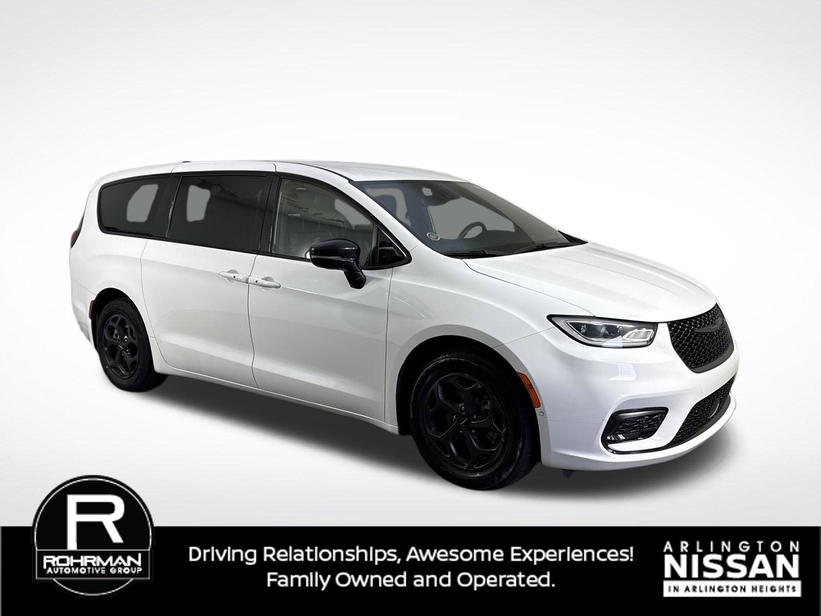 Used 2024 Chrysler Pacifica Limited FWD image 3