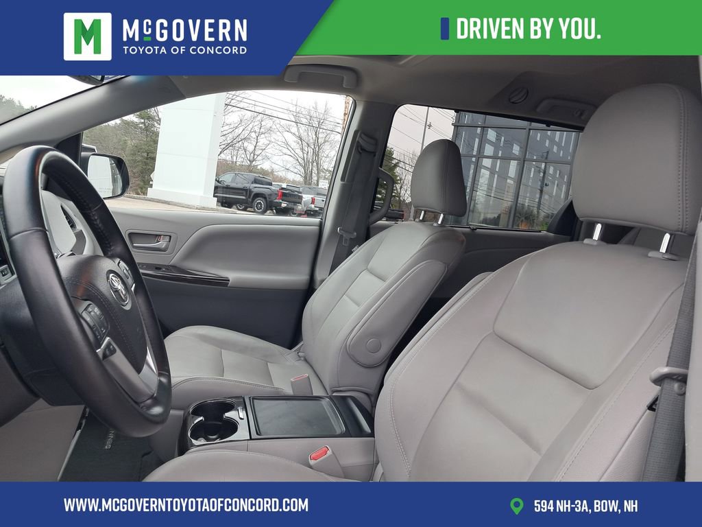 Used 2015 Toyota Sienna XLE w/ XLE Navigation Package FWD image 13