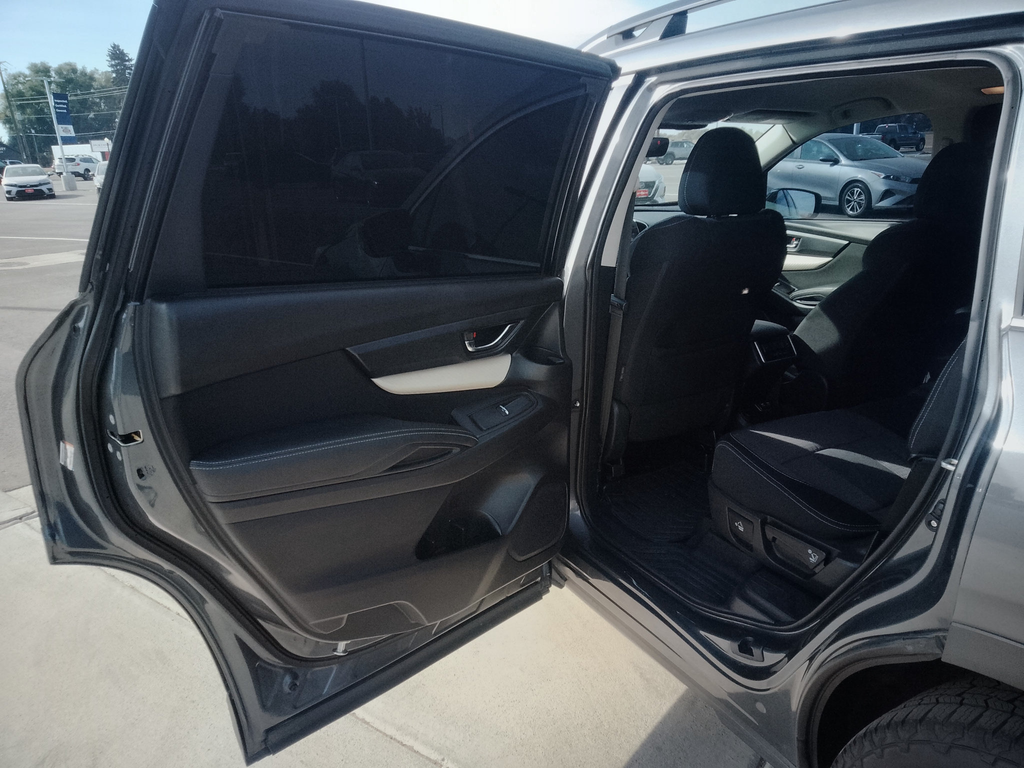 Used 2020 Subaru Ascent Premium w/ Convenience Package AWD/4WD image 9