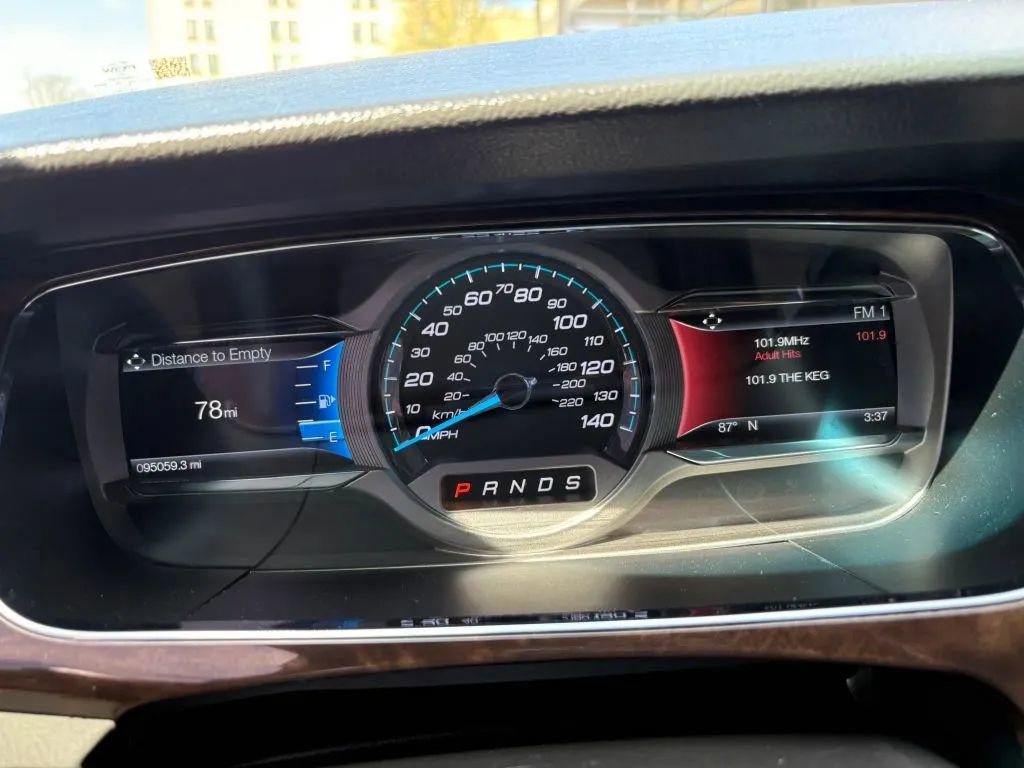 Used 2017 Ford Taurus Limited FWD image 14