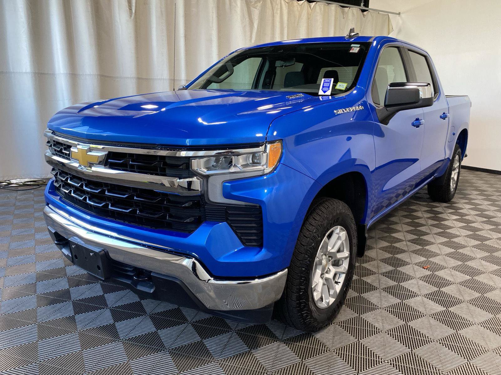 Used 2026 Chevrolet Silverado 1500 LT AWD/4WD image 3