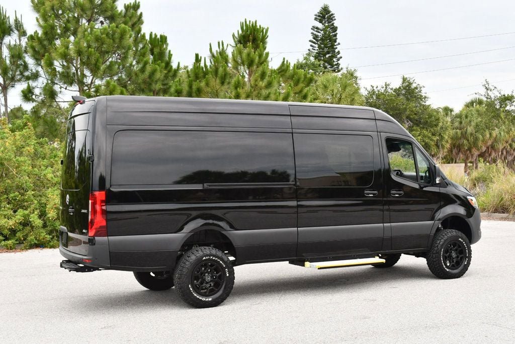 Used 2024 Mercedes-Benz Sprinter 2500 image 34