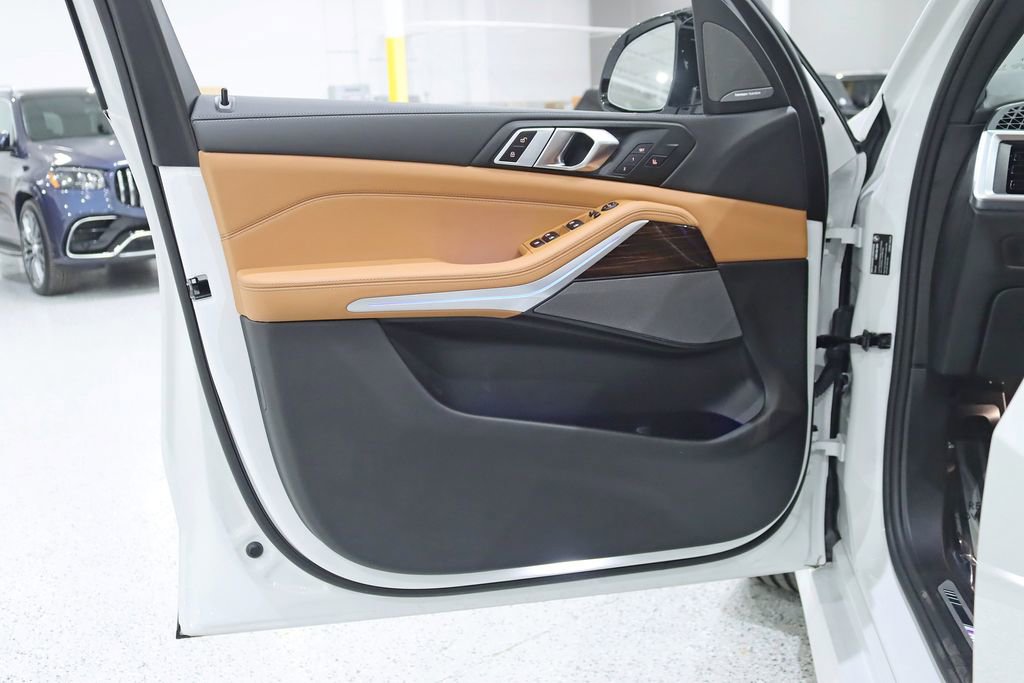 Used 2026 BMW X5 M60i image 37