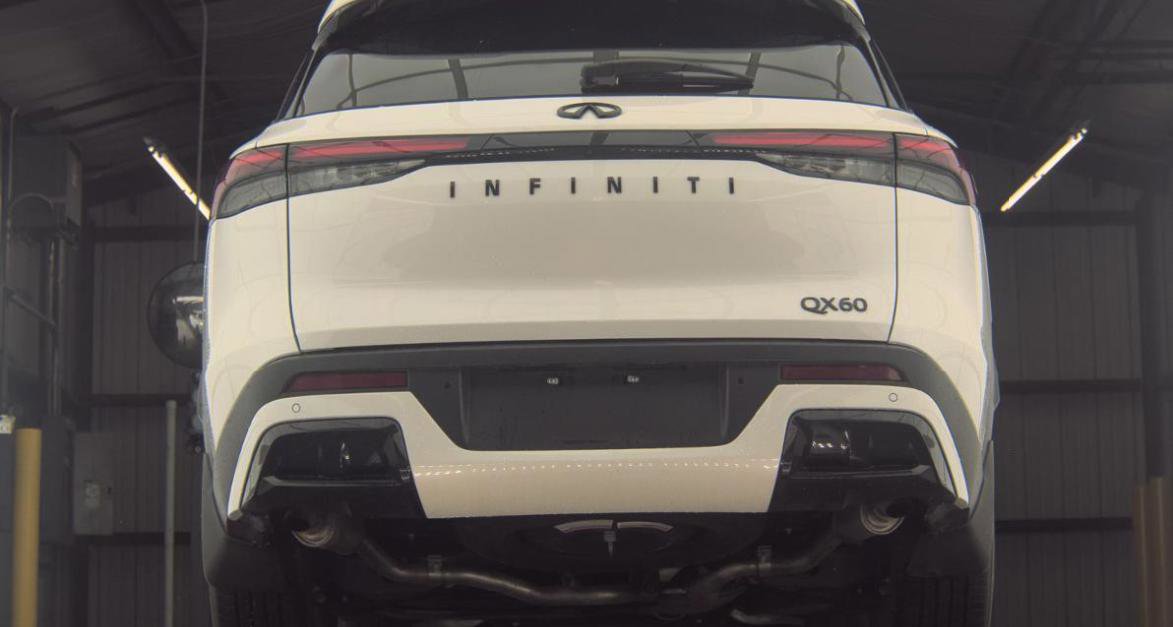 Certified 2025 INFINITI QX60 Luxe w/ Black Edition FWD image 5