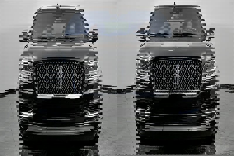 Used 2019 Lincoln Navigator Reserve image 4