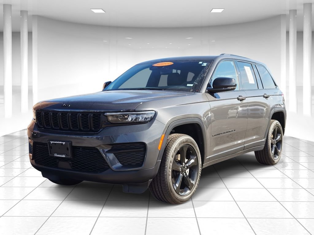 Used 2023 Jeep Grand Cherokee Altitude image 7