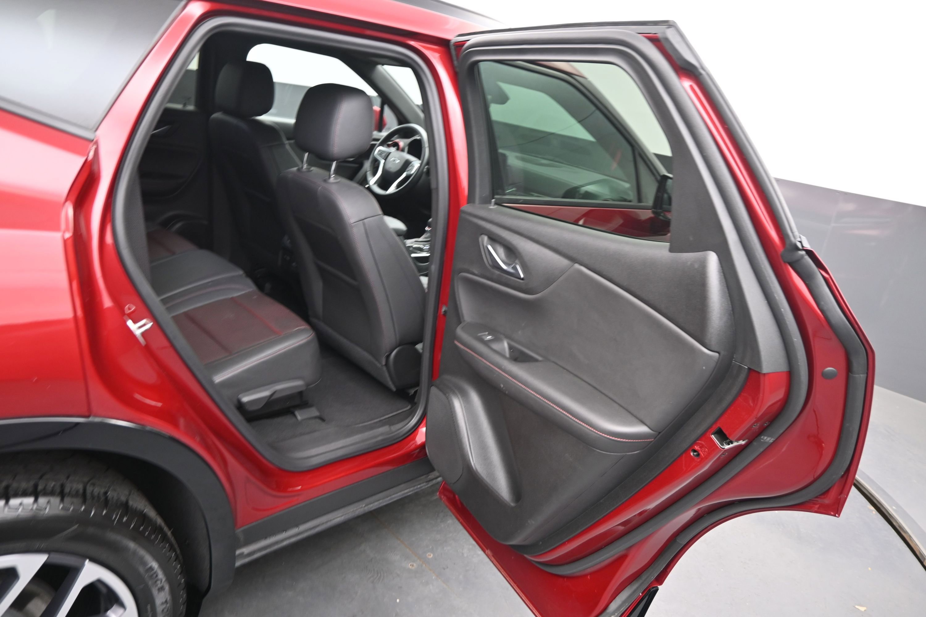 Used 2025 Chevrolet Blazer RS FWD image 12