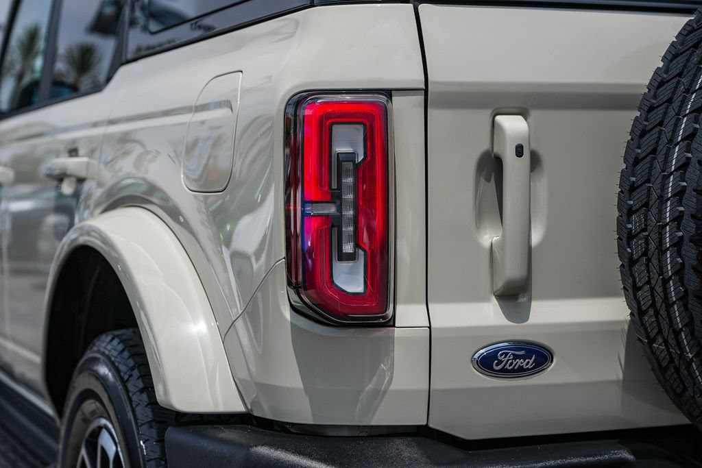 Used 2025 Ford Bronco Outer Banks AWD/4WD image 11