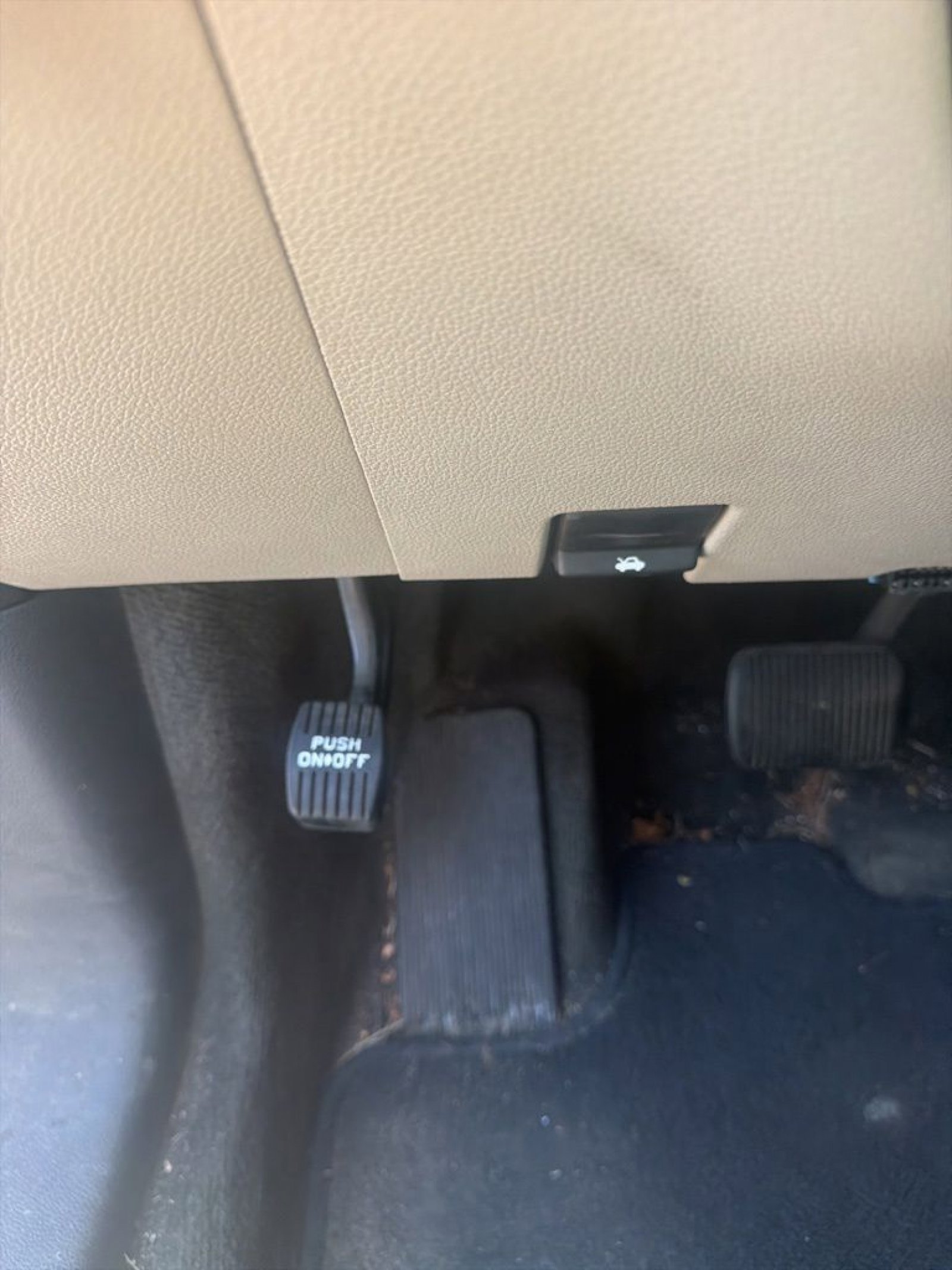 Used 2014 Ford Explorer XLT w/ Equipment Group 202A FWD image 14