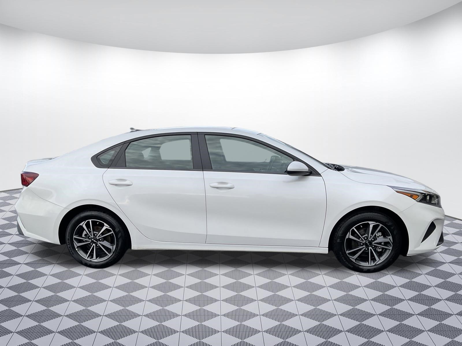 Used 2024 Kia Forte LXS FWD image 2