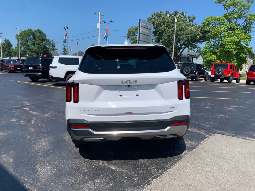 Used 2025 Kia Sorento S image 7