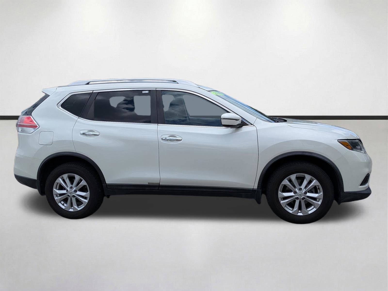 Used 2016 Nissan Rogue SV AWD/4WD image 3