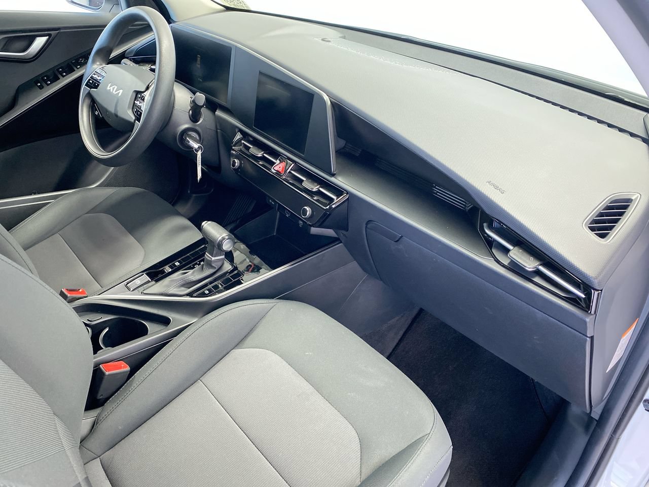 Certified 2025 Kia Niro LX FWD image 29
