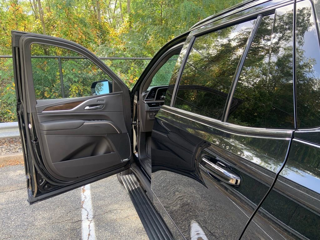 Used 2024 Cadillac Escalade Sport Platinum w/ LPO, ONYX Package image 13