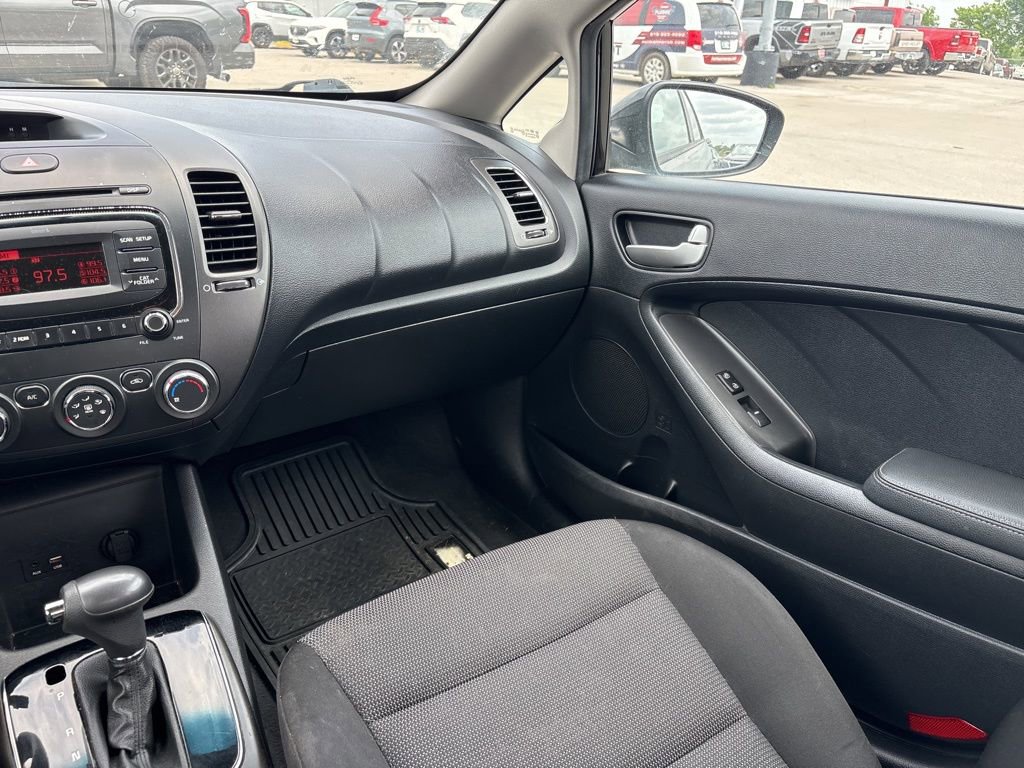 Used 2017 Kia Forte LX image 12