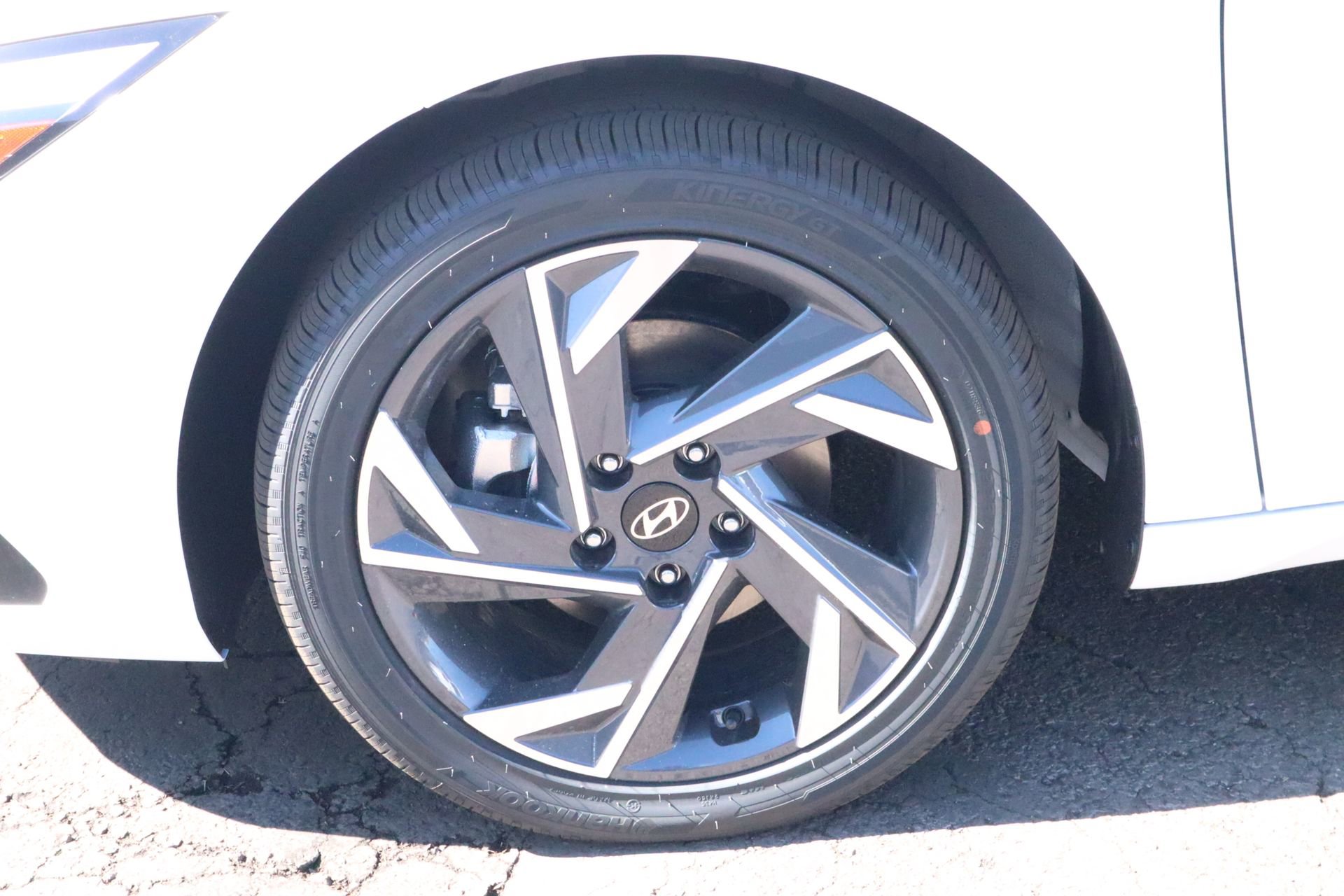 New 2026 Hyundai Elantra Limited image 19