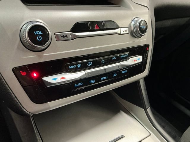 Used 2023 Ford Explorer XLT image 23