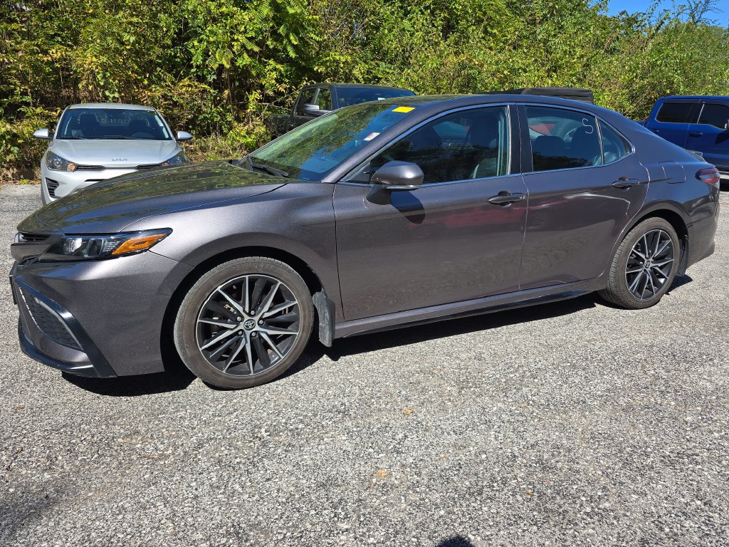 Used 2023 Toyota Camry SE FWD image 2