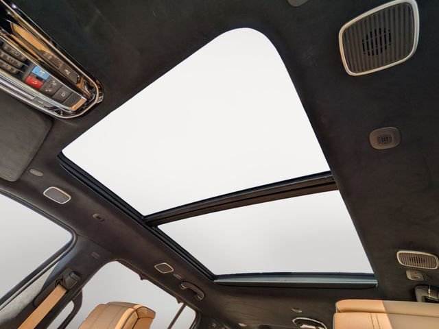 Used 2024 Jeep Grand Wagoneer Series III w/ Rear Seat Video Group 1 AWD/4WD image 32