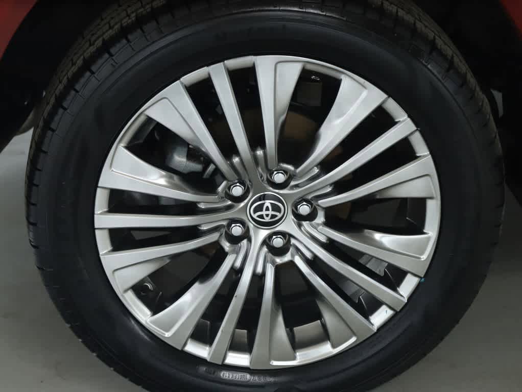 Certified 2023 Toyota Venza XLE image 12