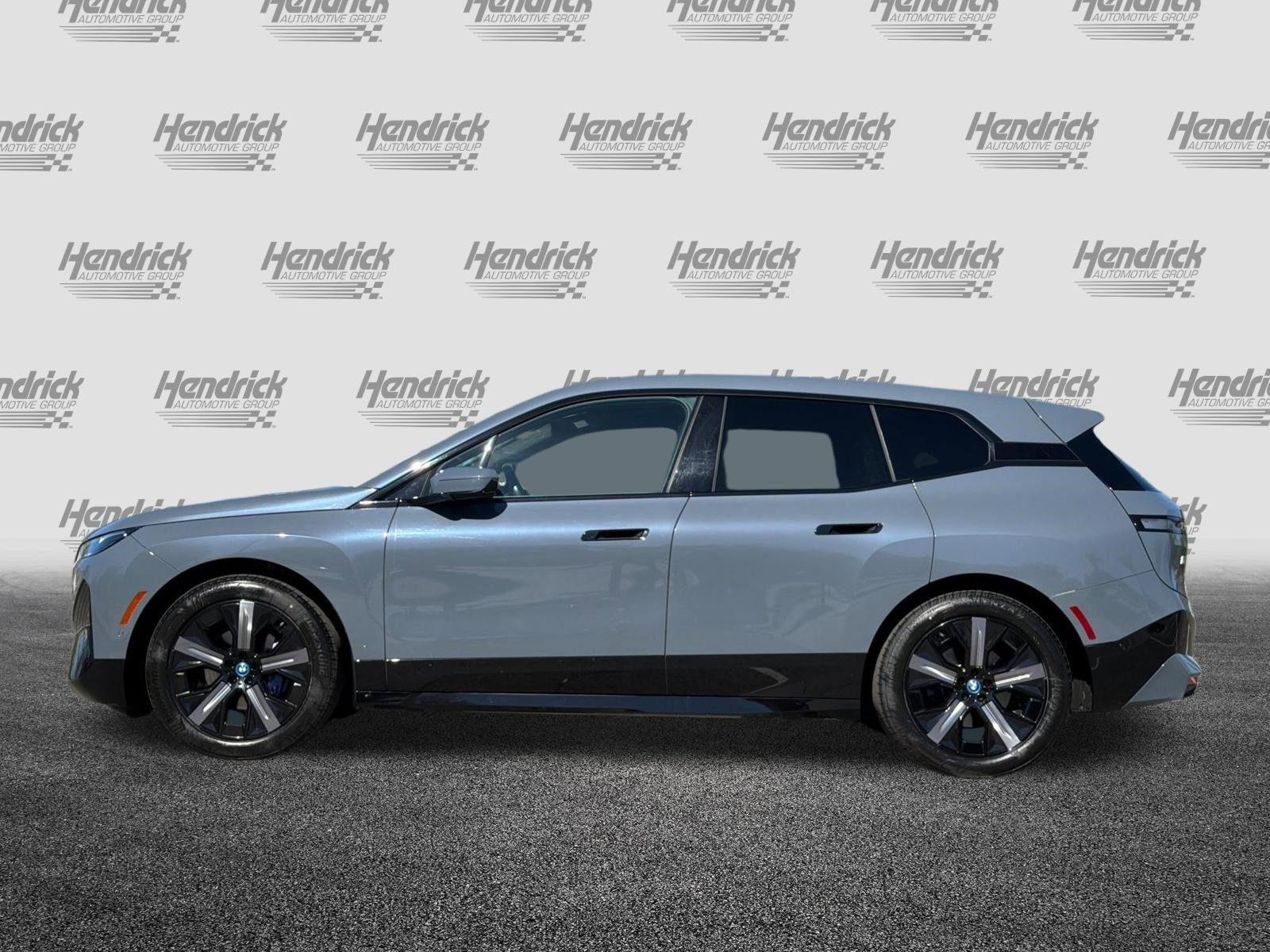 Used 2023 BMW iX xDrive50 w/ Premium Package image 8