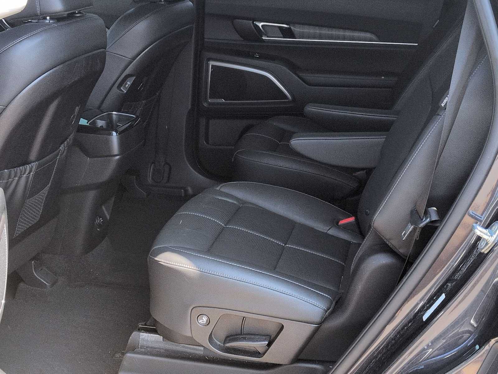 Used 2025 Kia Telluride EX w/ EX Captain's Chair Package AWD/4WD image 21
