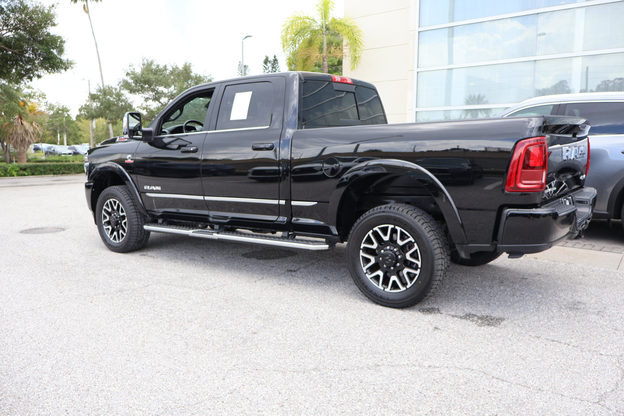 Used 2025 RAM 2500 Limited AWD/4WD image 6