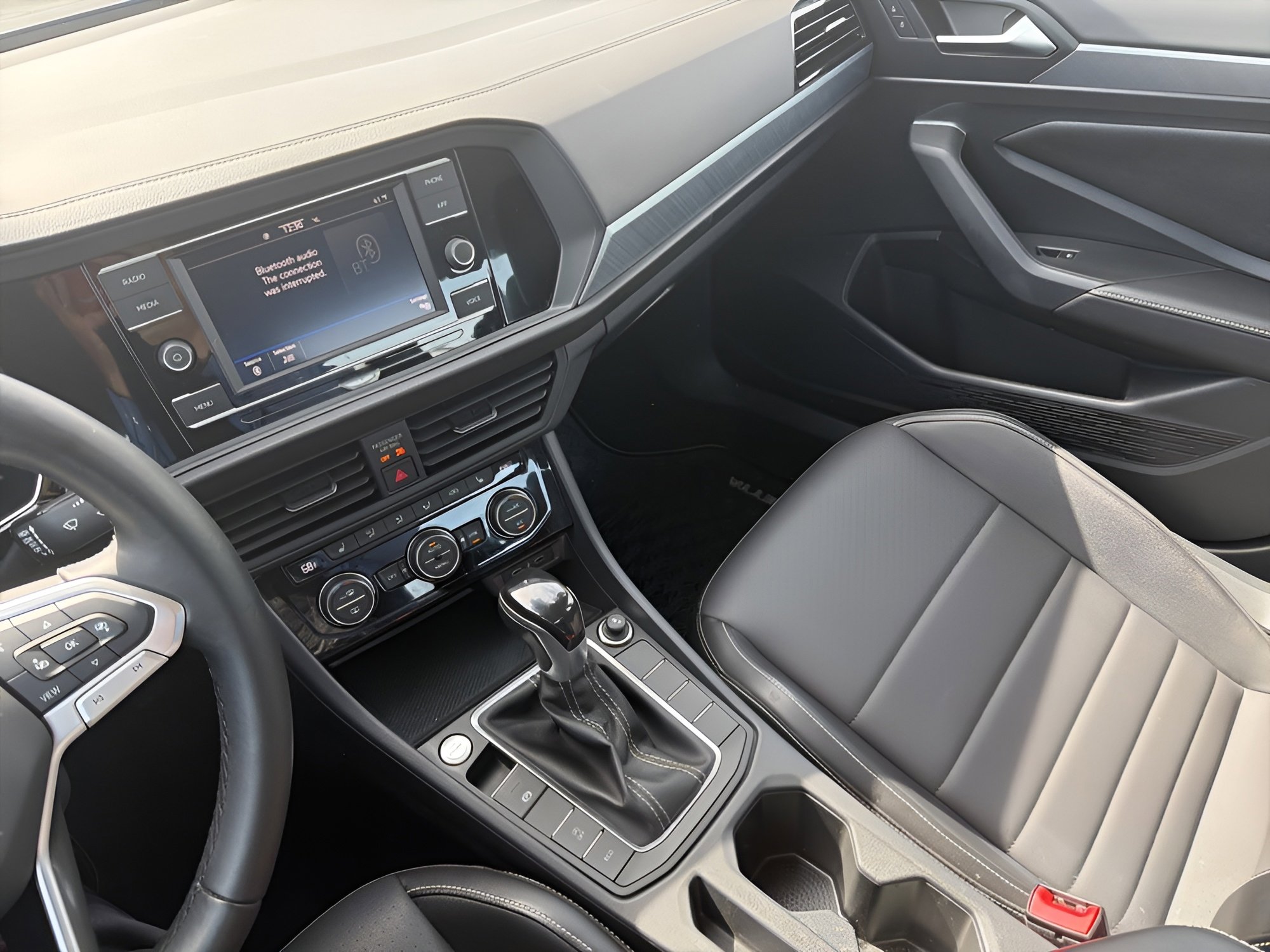 Used 2022 Volkswagen Jetta SE FWD image 17