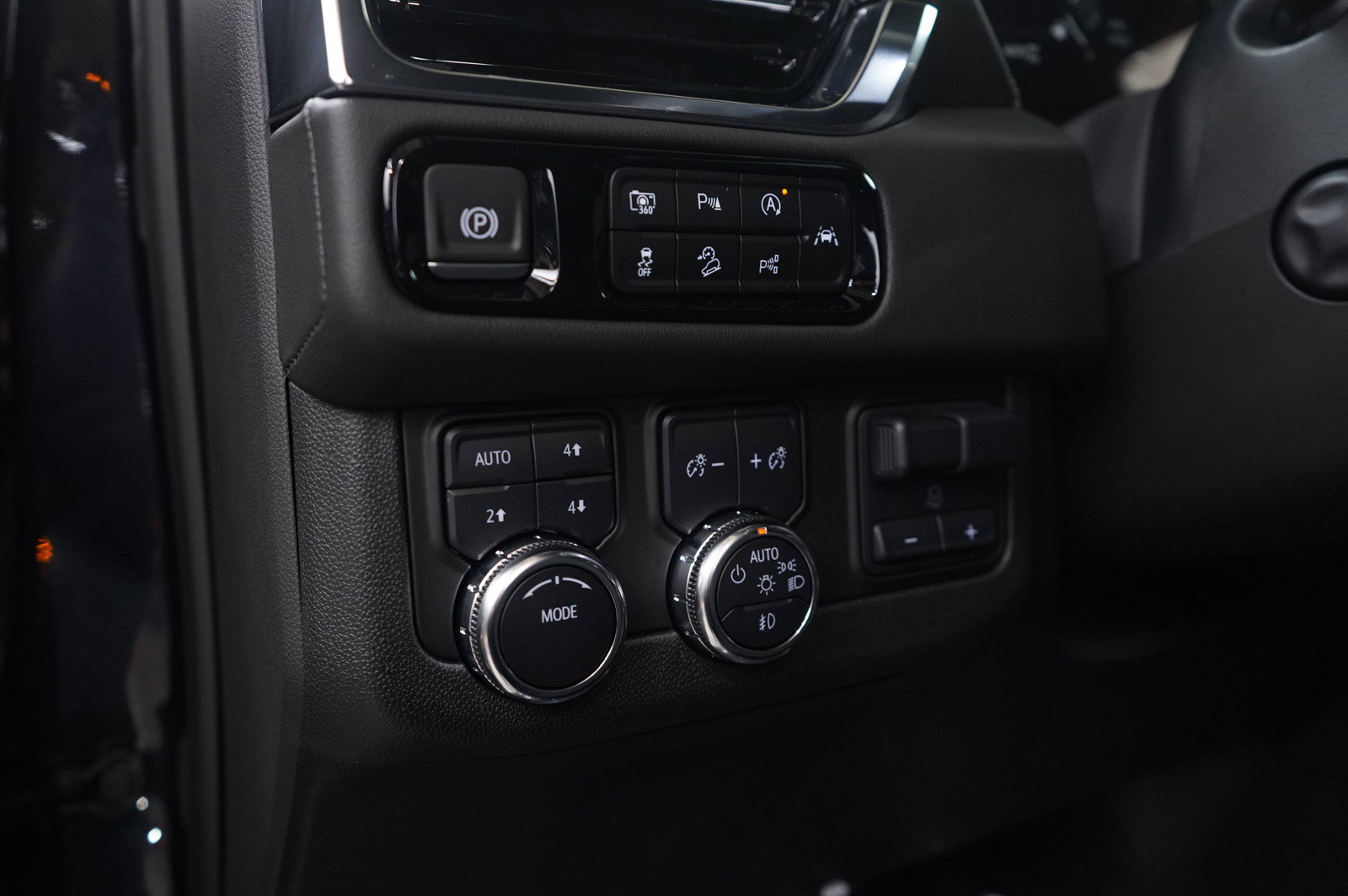 Used 2025 GMC Yukon Denali w/ Denali Reserve Package image 25