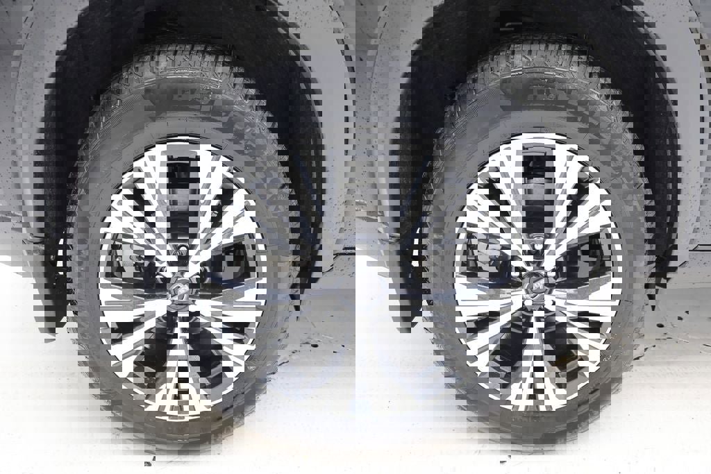 Used 2023 Nissan Rogue SV w/ SV Premium Package image 10