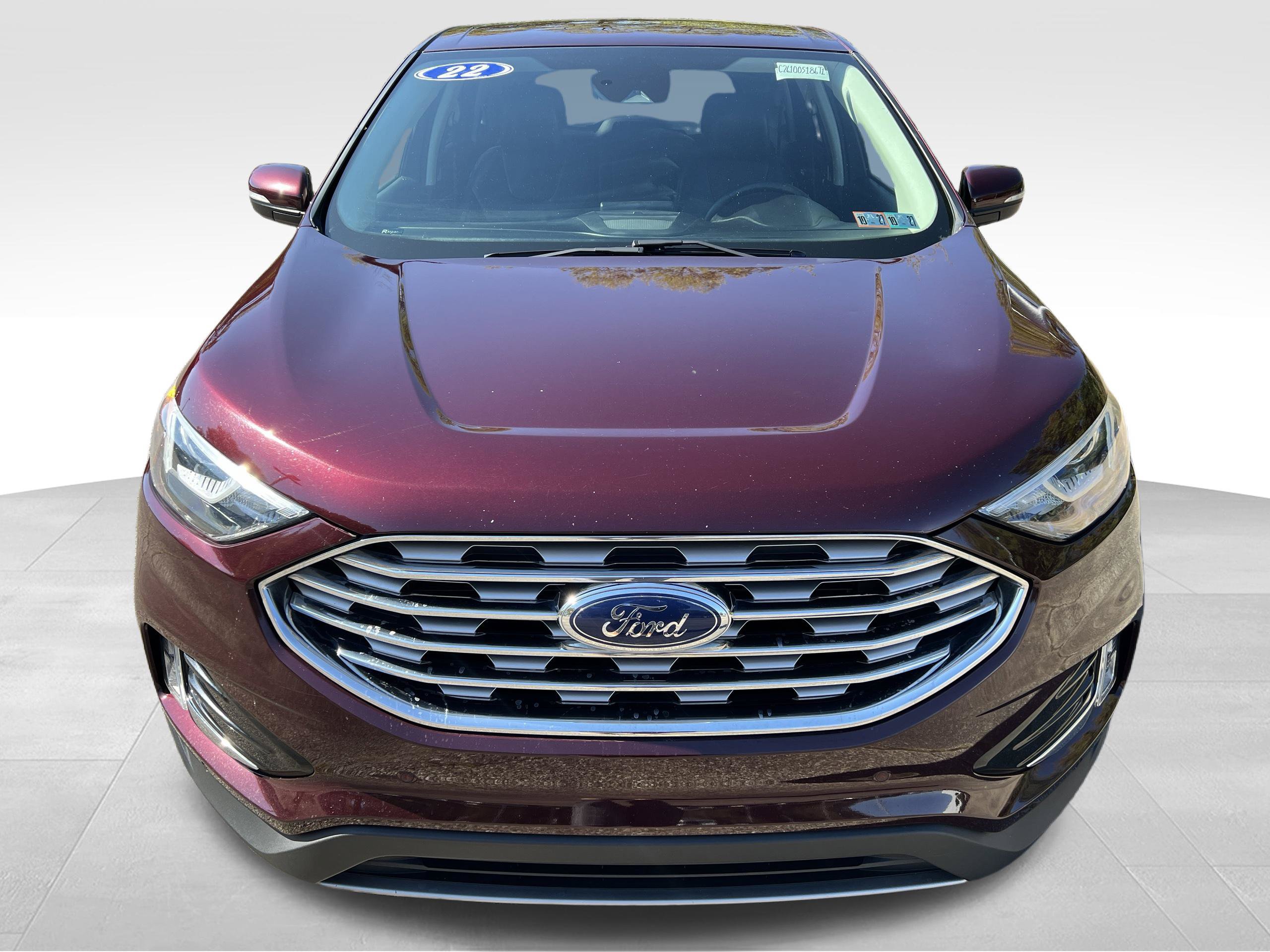 Used 2022 Ford Edge Titanium AWD/4WD image 2