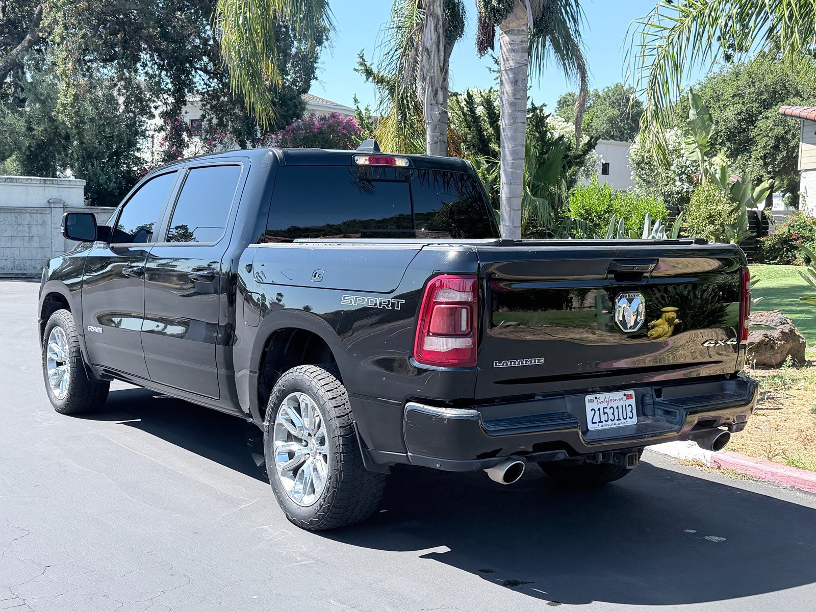 Used 2023 RAM 1500 Laramie AWD/4WD image 3