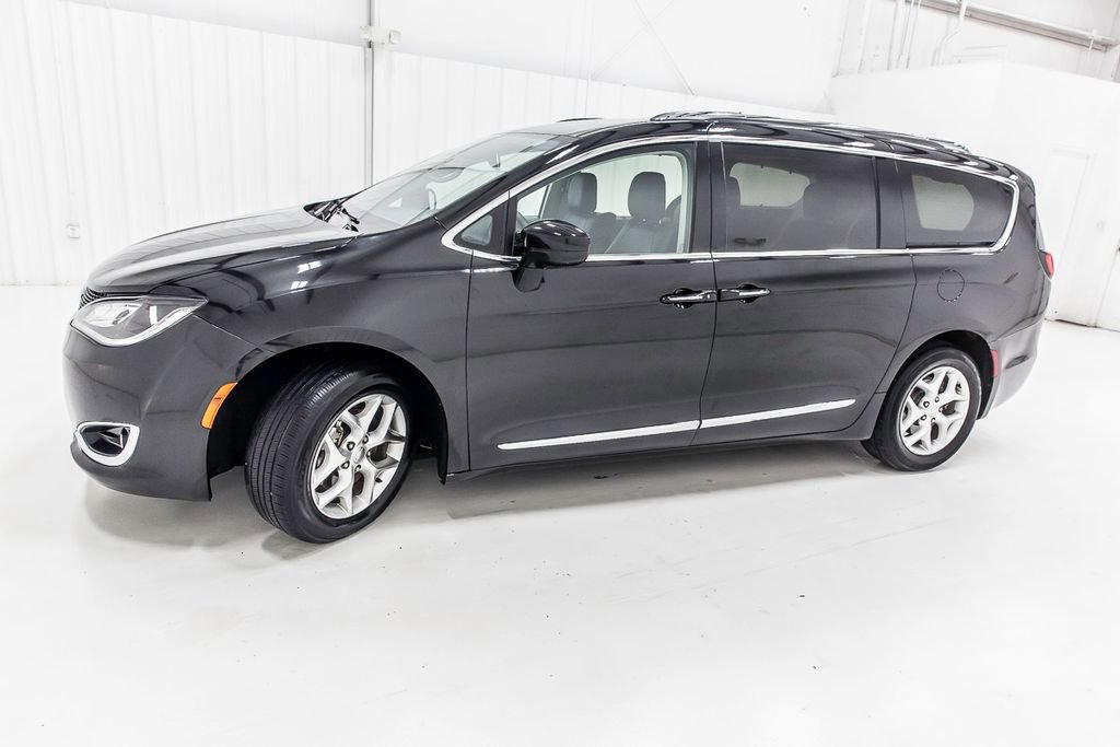 Used 2019 Chrysler Pacifica Touring-L Plus image 3