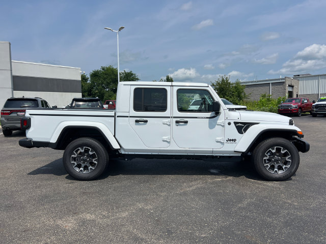 New 2026 Jeep Gladiator Overland AWD/4WD image 9