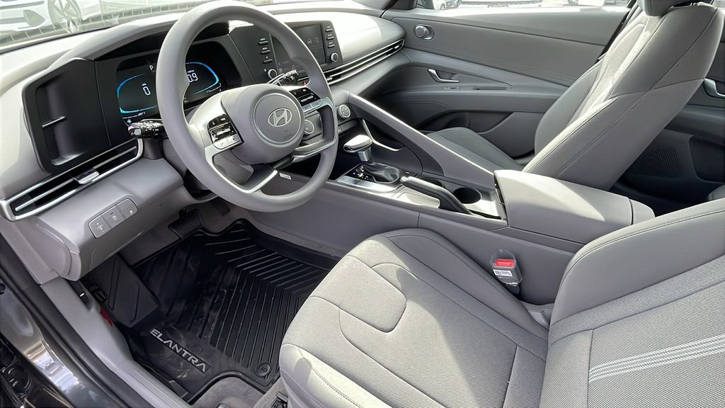 Used 2026 Hyundai Elantra SE FWD image 15