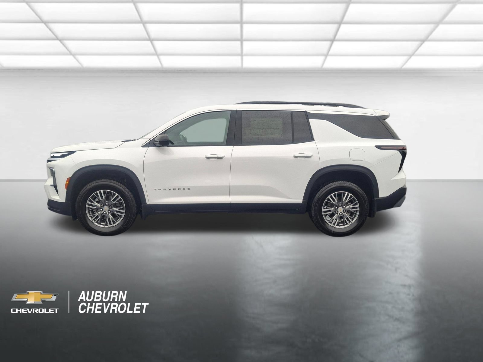 Used 2025 Chevrolet Traverse LT w/ Driver Confidence Package FWD image 6