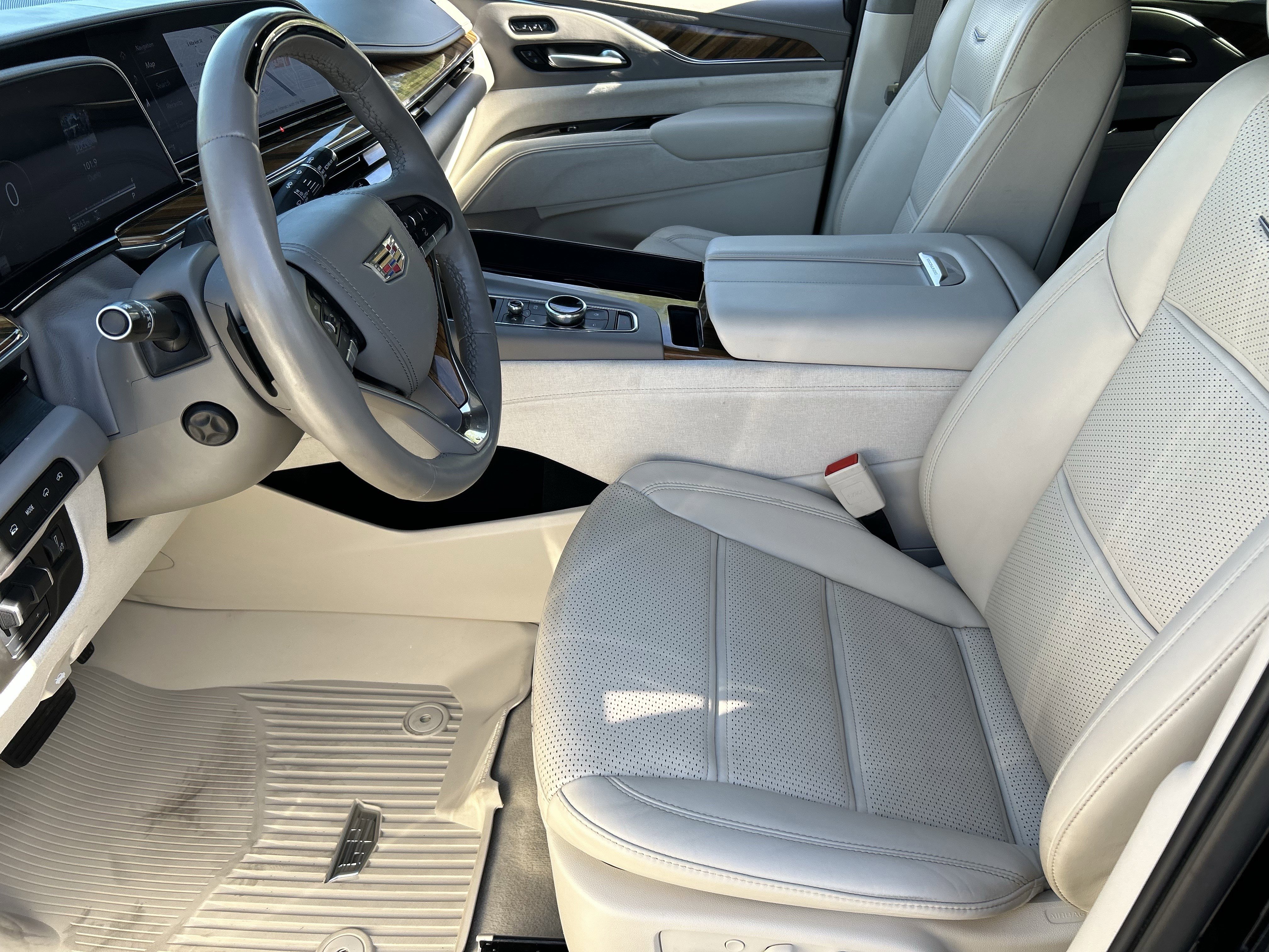 Used 2024 Cadillac Escalade ESV Sport Platinum w/ LPO, ONYX Package AWD/4WD image 18