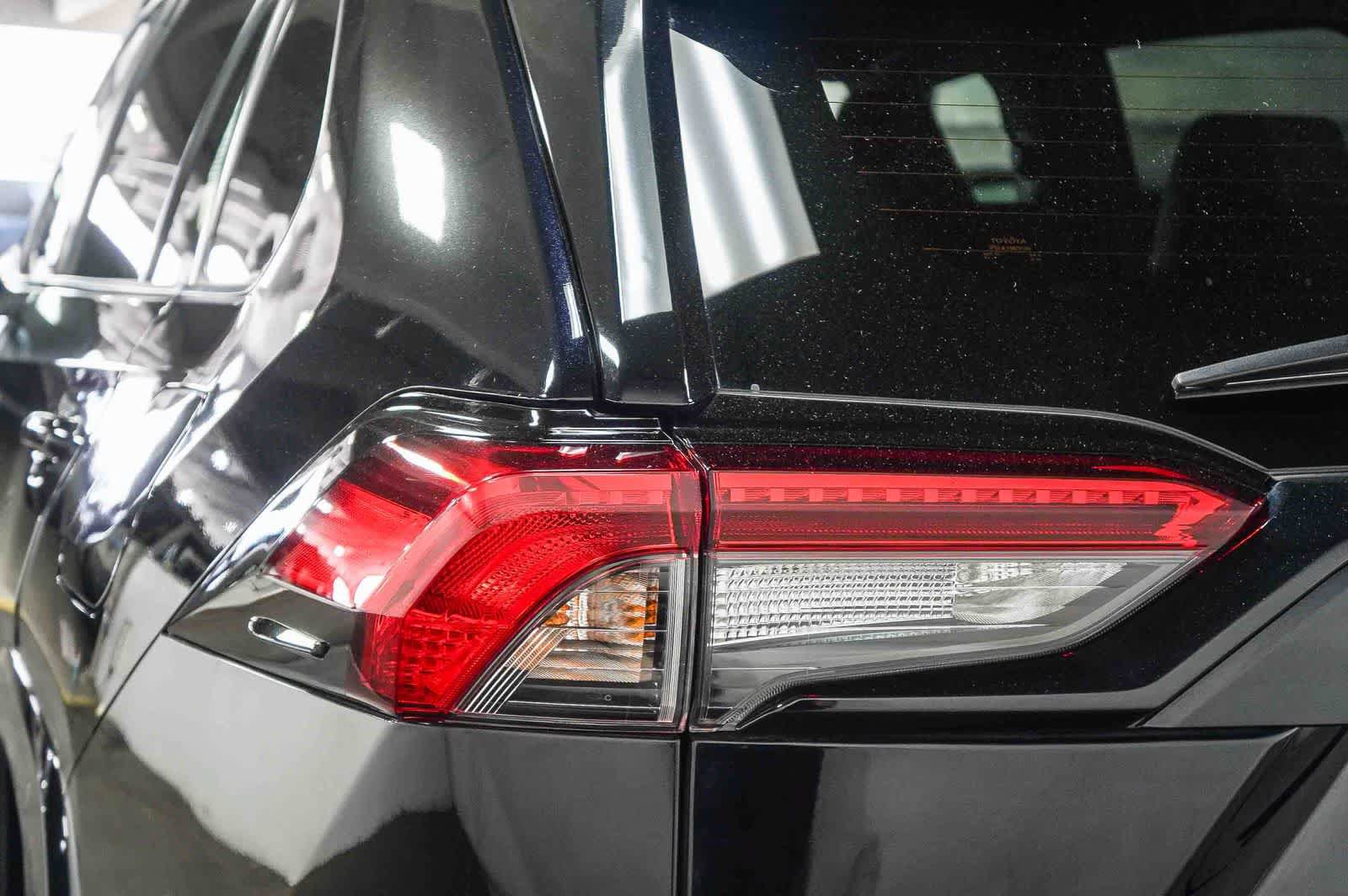 Certified 2022 Toyota RAV4 SE w/ Convenience Package AWD/4WD image 9
