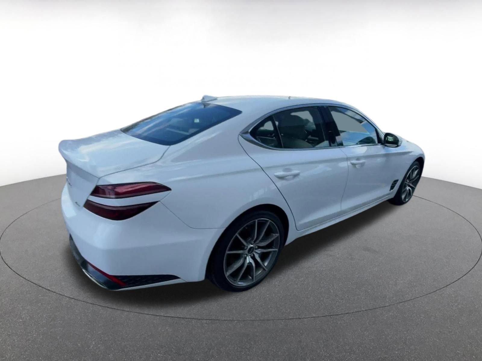 Used 2025 Genesis G70 2.5T image 15
