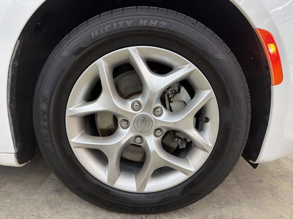 Used 2020 Chrysler Pacifica Limited FWD image 14