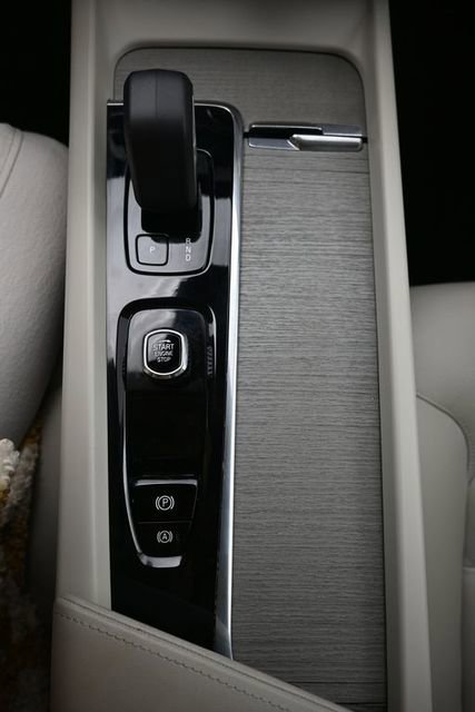 Used 2023 Volvo XC60 B5 Plus w/ Climate Package image 10