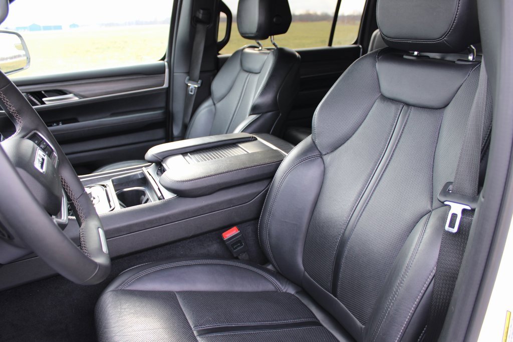 Used 2024 Jeep Wagoneer L Series II w/ Flexible Seating Group image 11