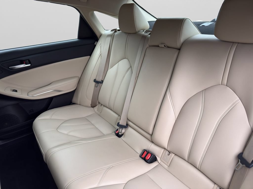 Used 2022 Toyota Avalon XLE w/ Moonroof Package FWD image 17