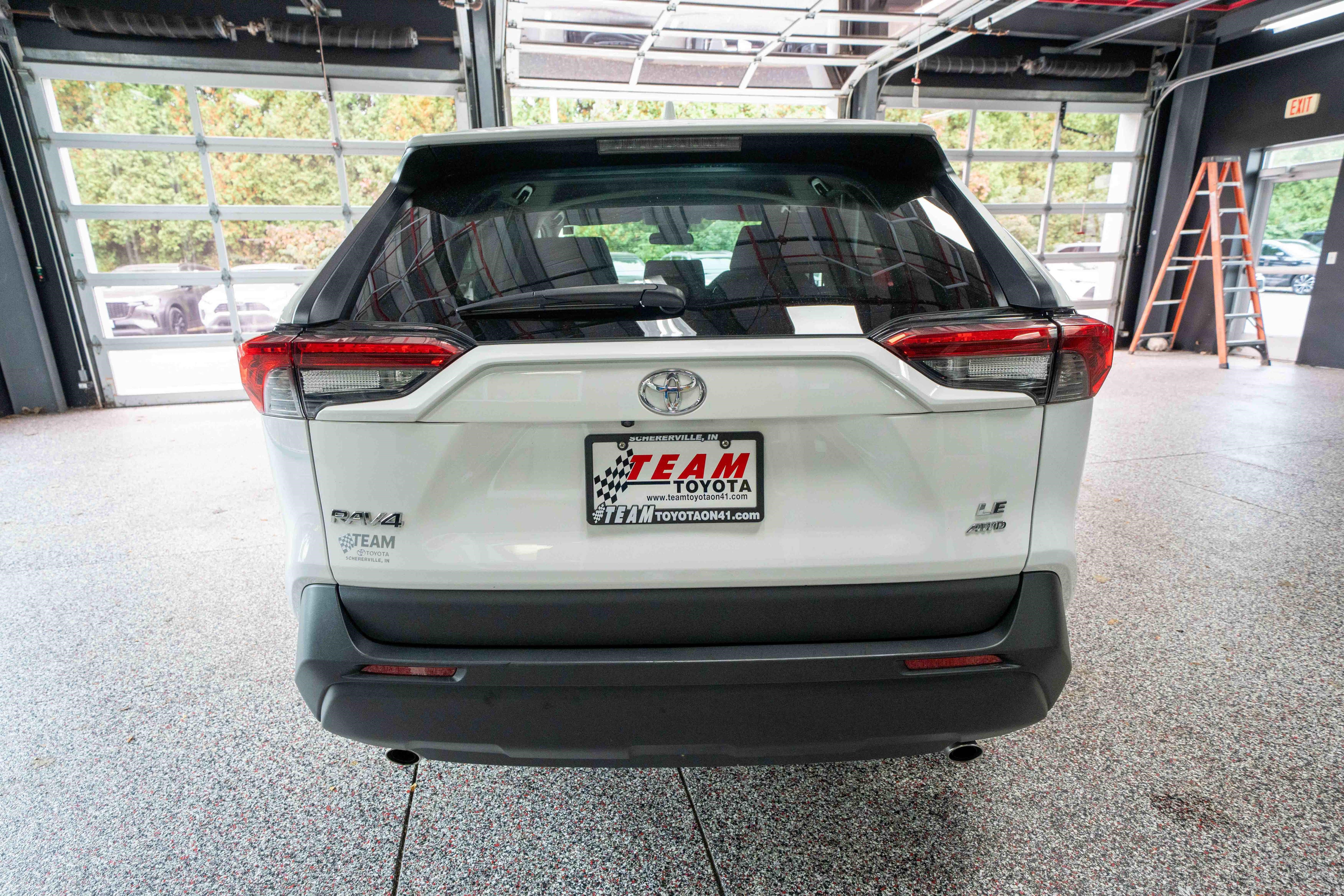 Used 2025 Toyota RAV4 LE AWD/4WD image 3