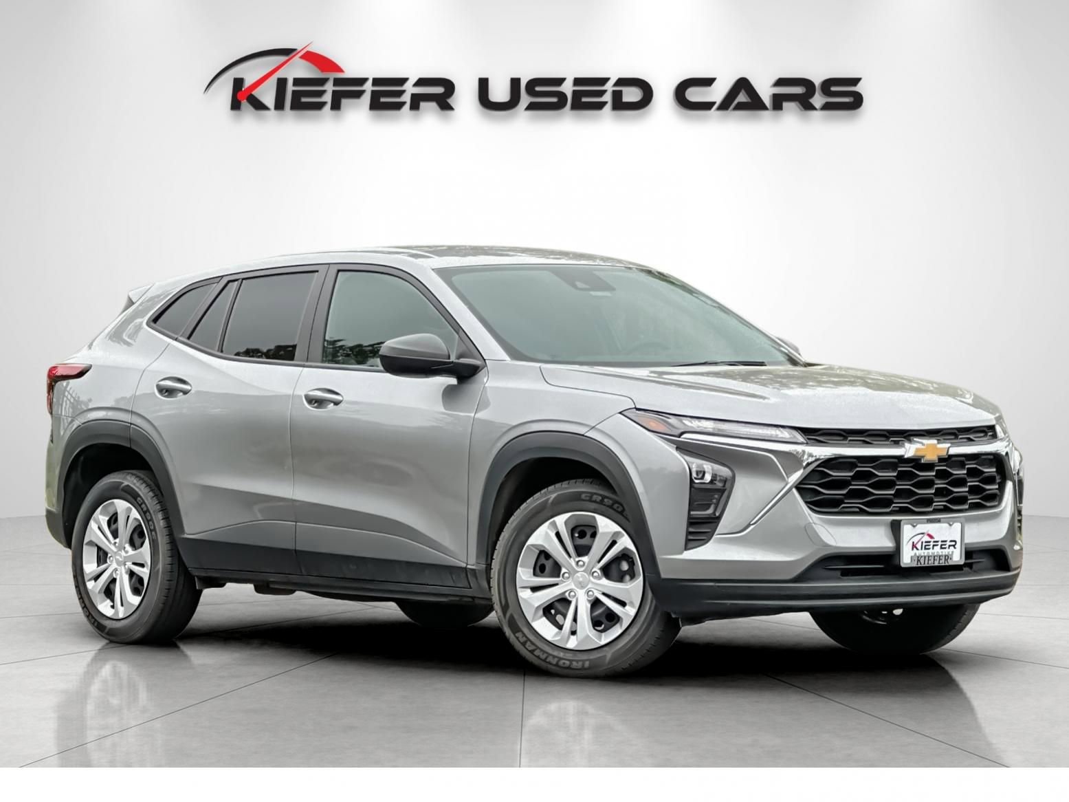 Used 2024 Chevrolet Trax LS FWD image 2