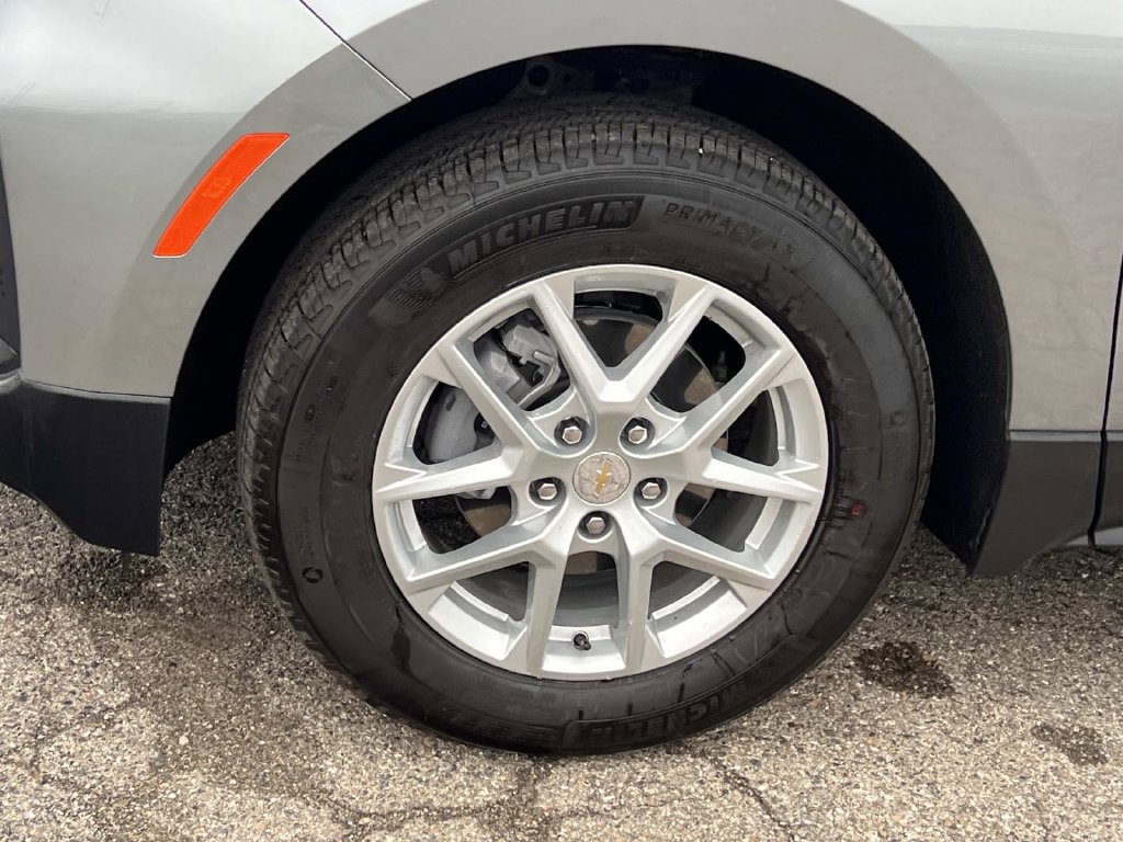 Used 2024 Chevrolet Equinox LS w/ LS Convenience Package FWD image 8