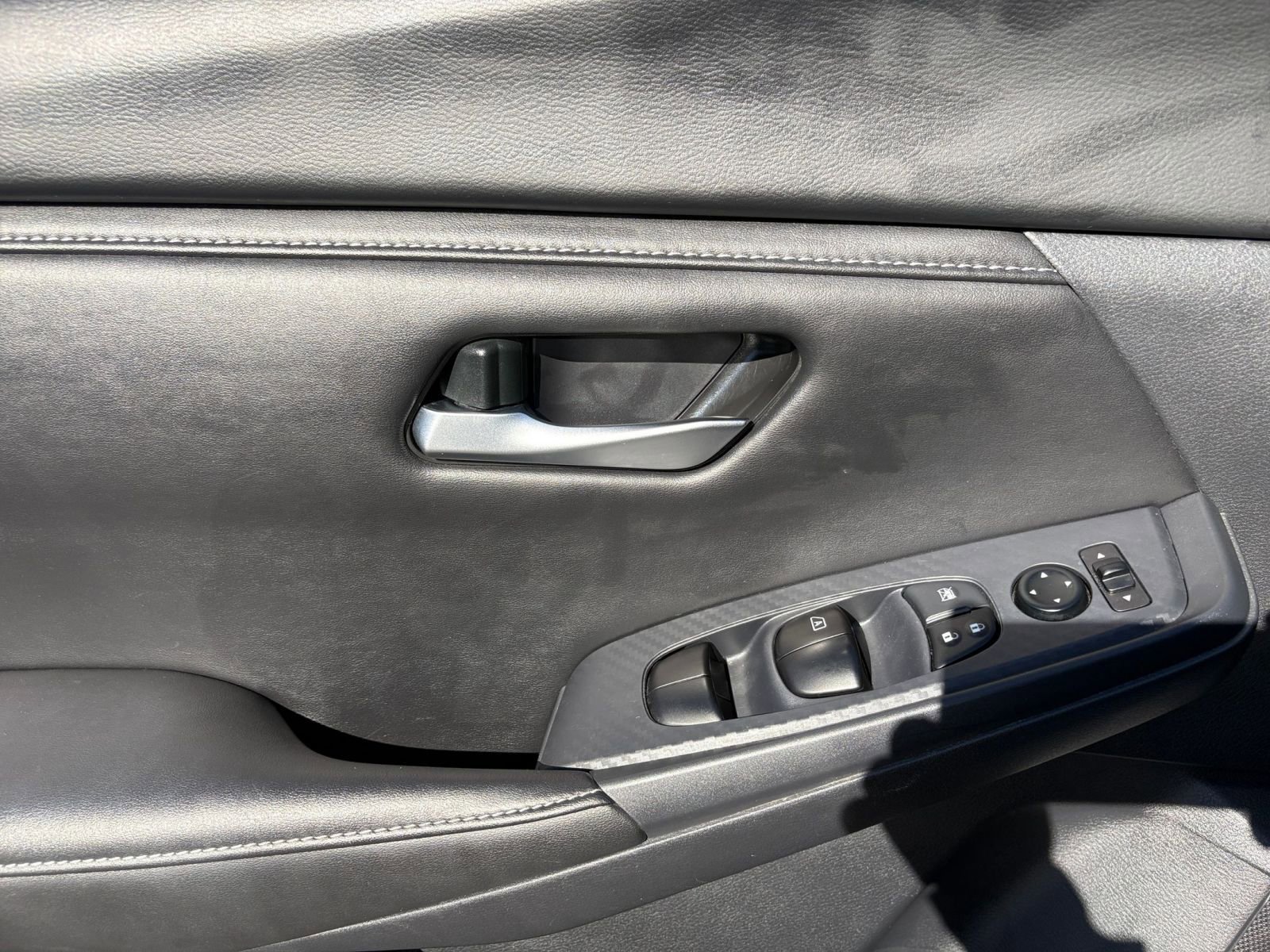 Used 2025 Nissan Sentra SV FWD image 18