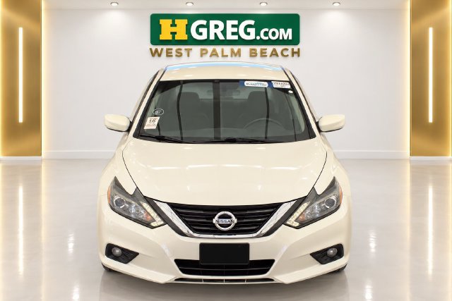 Used 2017 Nissan Altima 2.5 SR w/ LED Appearance Package FWD image 7